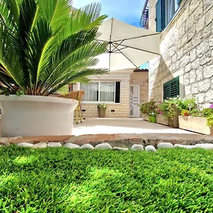 And Nona Stella Guest house Split
