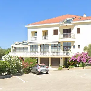 Affittacamere Krsevan, Zara